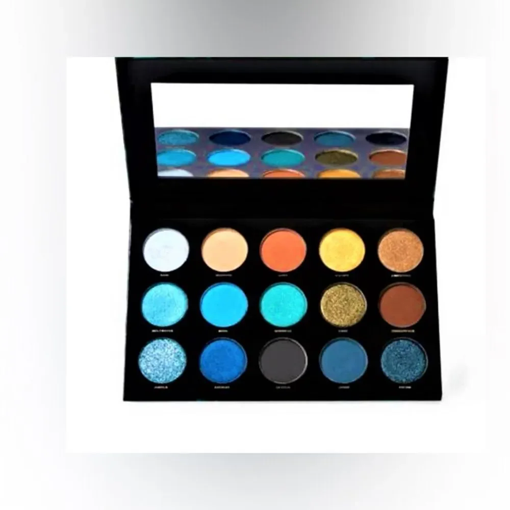 NEW Hipdot Eyeshadow Palette